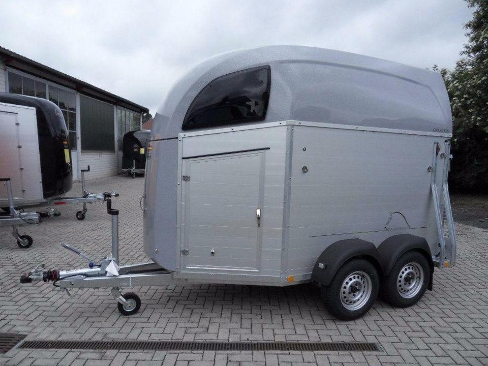 Böckmann Pferdeanhänger Champion R, Aluboden, Sattelkammer, 100km - Remolque para caballos: foto 2 Böckmann Pferdeanhänger Champion R, Aluboden, Sattelkammer, 100km - Remolque para caballos: foto 2