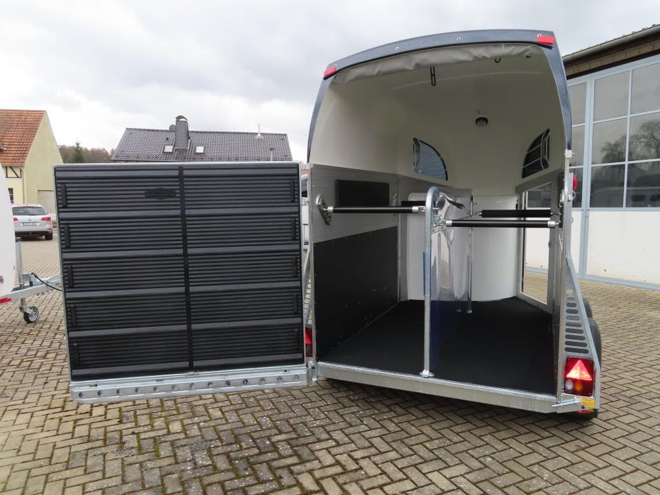 Böckmann Pferdeanhänger Champion R Flügeltür Saka. 100km/h - Remolque para caballos: foto 1 Böckmann Pferdeanhänger Champion R Flügeltür Saka. 100km/h - Remolque para caballos: foto 1