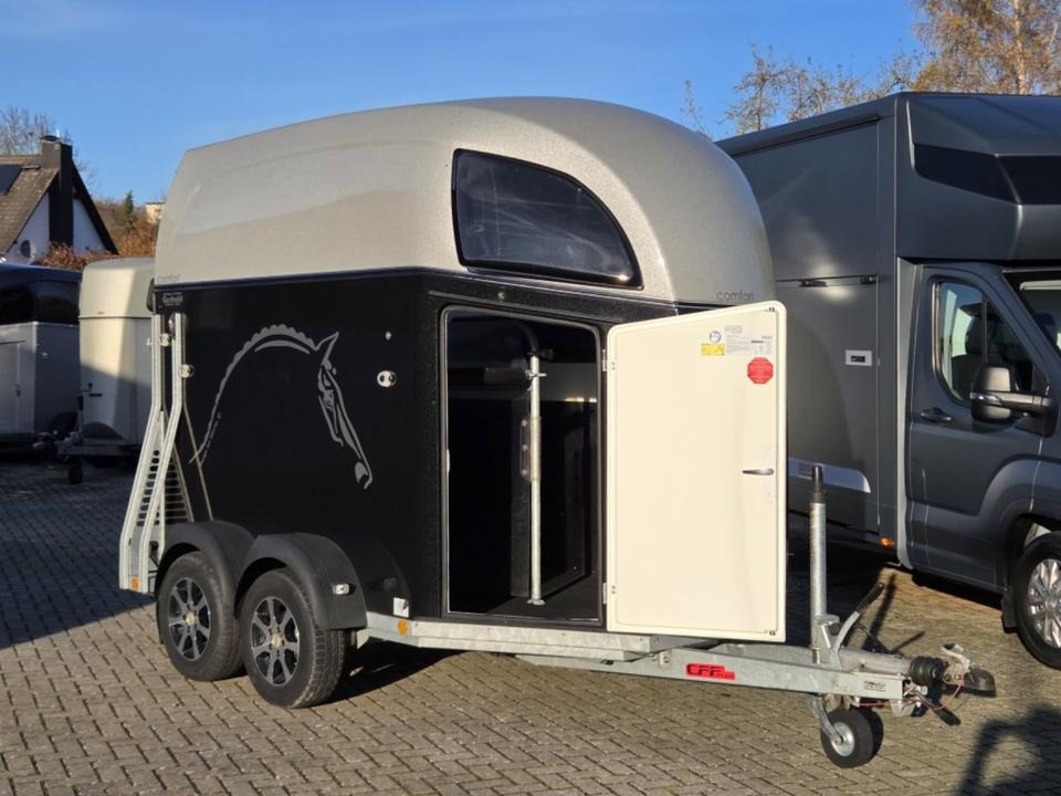 Böckmann Pferdeanhänger, Comfort, Alub. Sattelk. 100 km/h, top - Remolque para caballos: foto 2 Böckmann Pferdeanhänger, Comfort, Alub. Sattelk. 100 km/h, top - Remolque para caballos: foto 2