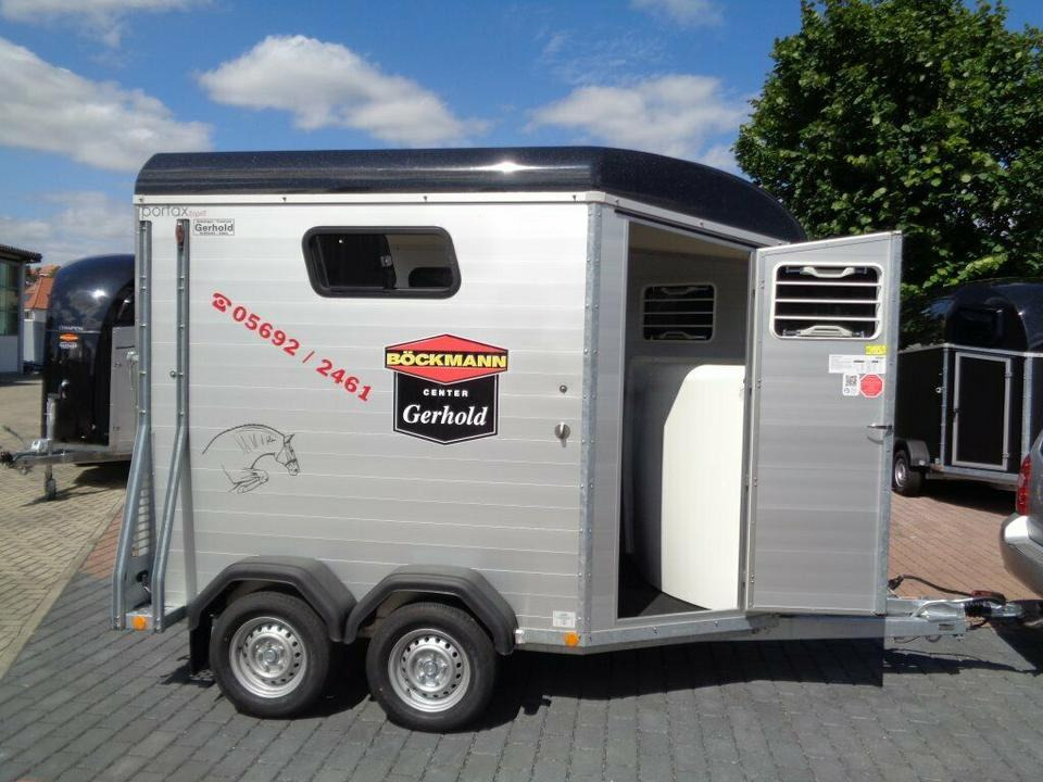 Böckmann Pferdeanhänger, Portax Esprit, SaKa.Flügeltür,100 km/h - Remolque para caballos: foto 1 Böckmann Pferdeanhänger, Portax Esprit, SaKa.Flügeltür,100 km/h - Remolque para caballos: foto 1