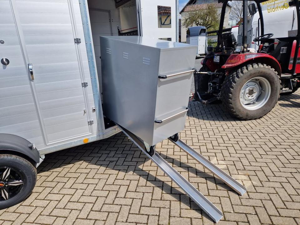 Böckmann Pferdeanhänger Portax L-SR inkl Sattelschrank - Remolque para caballos: foto 4 Böckmann Pferdeanhänger Portax L-SR inkl Sattelschrank - Remolque para caballos: foto 4