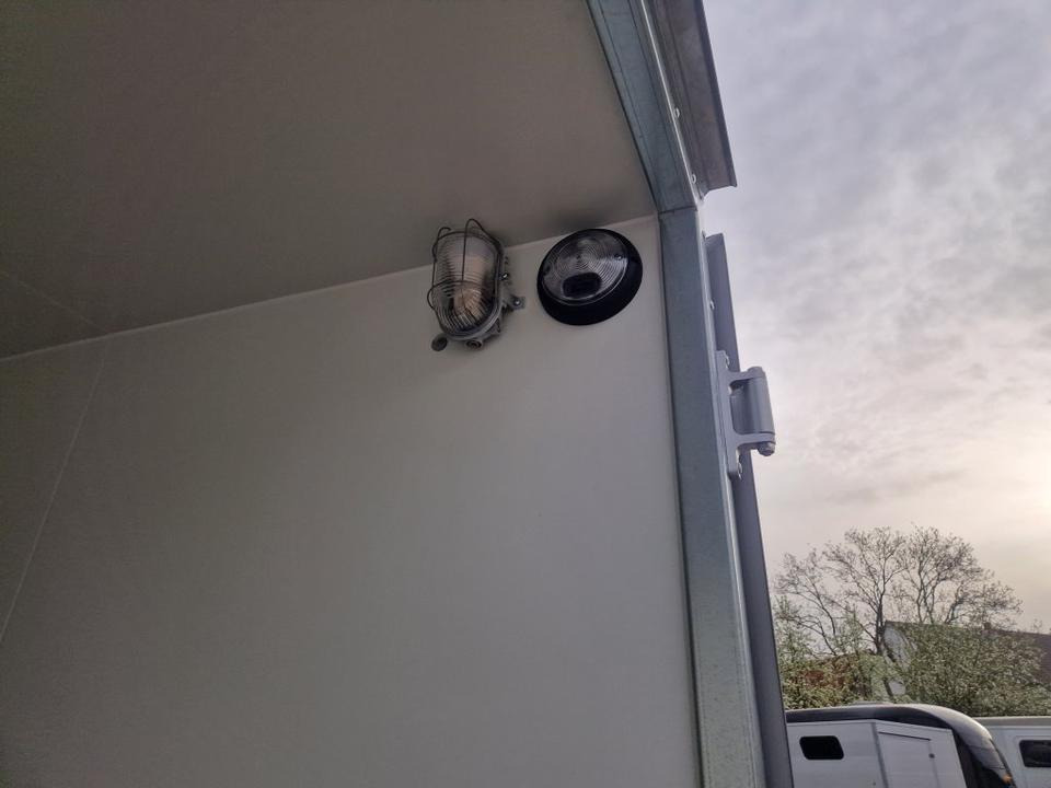PKW Anhänger Böckmann Kühlkoffer Kühlanhänger Kühler 2,7 to Tür - Remolque frigorífico: foto 5 PKW Anhänger Böckmann Kühlkoffer Kühlanhänger Kühler 2,7 to Tür - Remolque frigorífico: foto 5