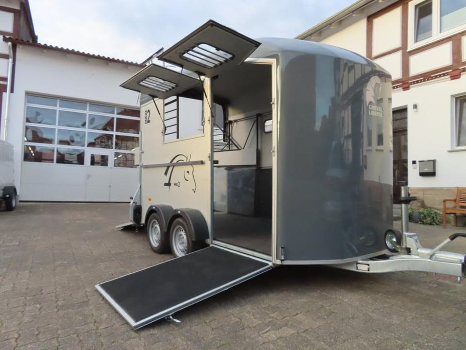 Pferdeanhänger Cheval Liberte MAXI 2 Sattelraum 100 km/h Kamera - Remolque para caballos: foto 4 Pferdeanhänger Cheval Liberte MAXI 2 Sattelraum 100 km/h Kamera - Remolque para caballos: foto 4