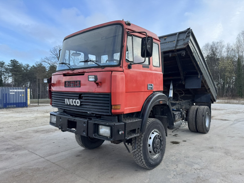 Iveco Magirus 180-23 (GRAND PONT / 4X4 / LAMES / POMPE MANUELLE) - Camión volquete: foto 1 Iveco Magirus 180-23 (GRAND PONT / 4X4 / LAMES / POMPE MANUELLE) - Camión volquete: foto 1