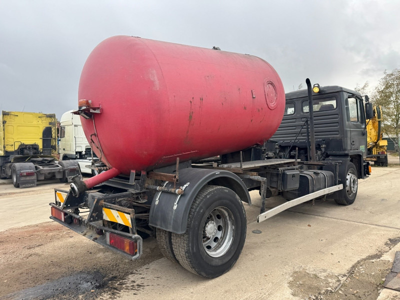 MAN 18.232 (8000 L / 6 CYLINDER WITH MANUAL PUMP / STEEL SUSPENSION) - Limpieza de alcantarillado: foto 5 MAN 18.232 (8000 L / 6 CYLINDER WITH MANUAL PUMP / STEEL SUSPENSION) - Limpieza de alcantarillado: foto 5