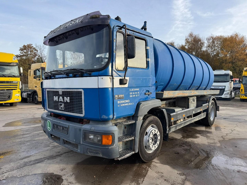 MAN 18.264 (12000 L / 6 CYLINDER / EURO 2 / MANUAL GEARBOX / BOITE MANUELLE) - Limpieza de alcantarillado: foto 1 MAN 18.264 (12000 L / 6 CYLINDER / EURO 2 / MANUAL GEARBOX / BOITE MANUELLE) - Limpieza de alcantarillado: foto 1