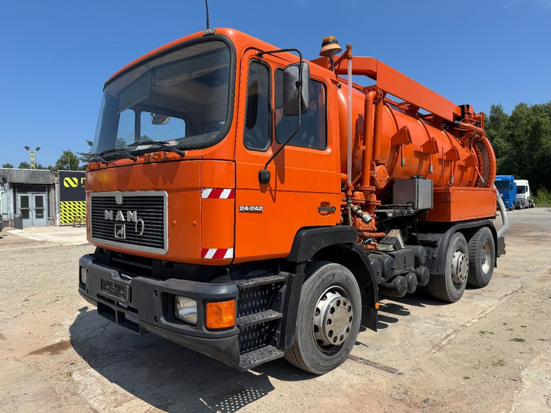 MAN 24.242 (10.000 L / BIG AXLE / 6 CYLINDER WITH MANUAL PUMP / LIKE NEW CONDITION!!!) - Limpieza de alcantarillado: foto 1 MAN 24.242 (10.000 L / BIG AXLE / 6 CYLINDER WITH MANUAL PUMP / LIKE NEW CONDITION!!!) - Limpieza de alcantarillado: foto 1