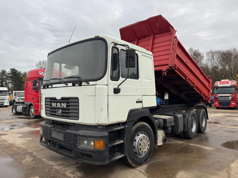 MAN 33.414 (BIG AXLE / STEEL SUSPENSION / 6 CYLINDER / MANUAL GEARBOX) - Camión volquete: foto 1 MAN 33.414 (BIG AXLE / STEEL SUSPENSION / 6 CYLINDER / MANUAL GEARBOX) - Camión volquete: foto 1