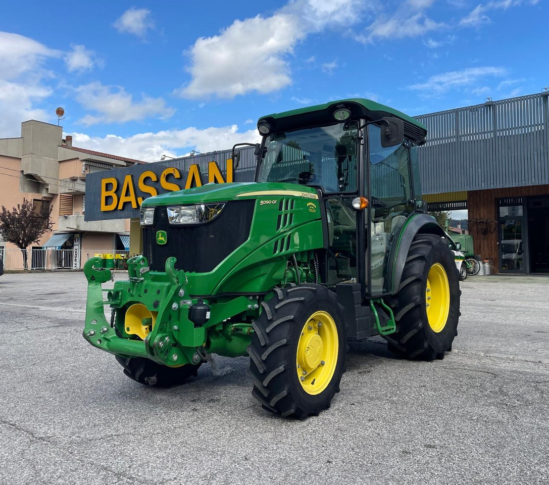 JOHN DEERE 5090 GF - Tractor: foto 1 JOHN DEERE 5090 GF - Tractor: foto 1