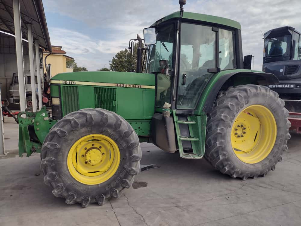 JOHN DEERE 6610 - Tractor: foto 1 JOHN DEERE 6610 - Tractor: foto 1