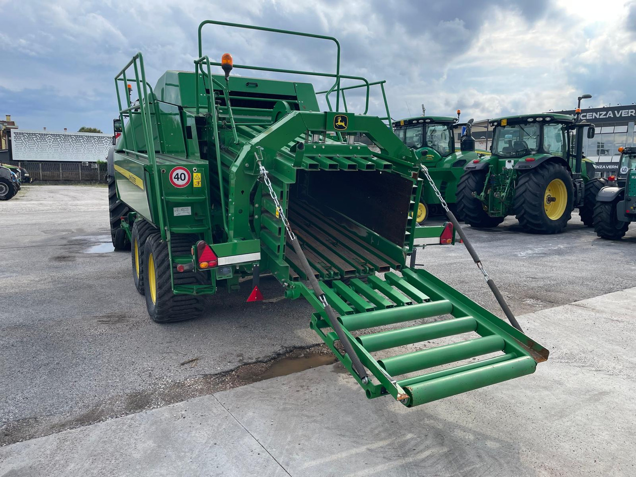 JOHN DEERE PRESSA L1534 - Empacadora de pacas cuadradas: foto 3 JOHN DEERE PRESSA L1534 - Empacadora de pacas cuadradas: foto 3