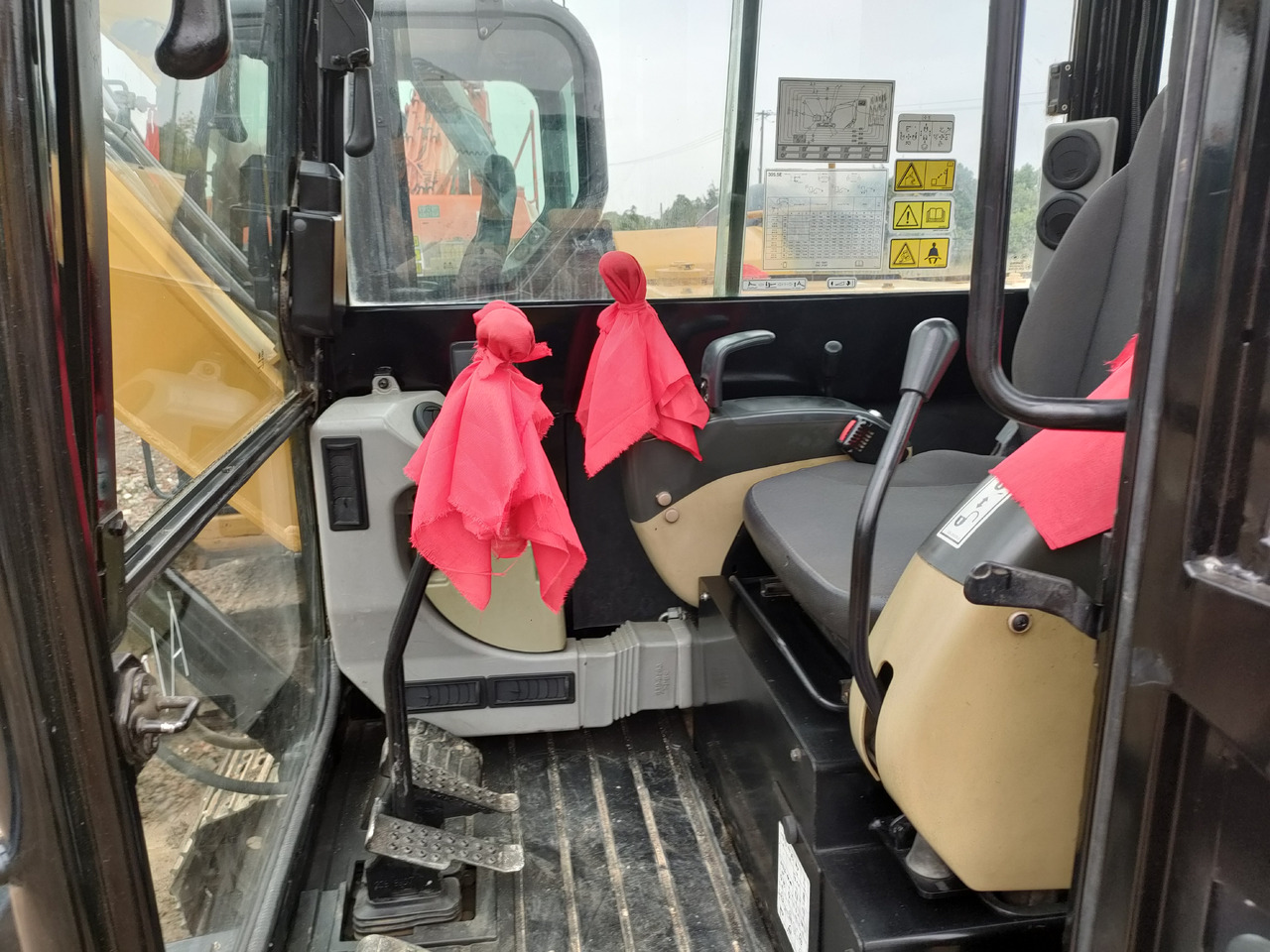 Maquinaria de construcción CATERPILLAR Nearly 90% of brand new Caterpillar 305.5 3-ton mini excavators are available for sale. Caterpillar 303.5 305.5 306 307 excavators are also available for sale.: foto 17