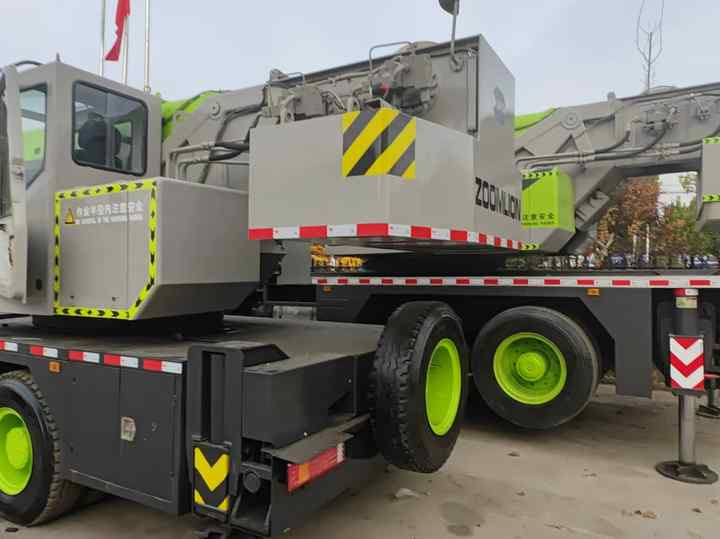 Second Hand ZOOMLION 25 Ton ZTC250V531 30 Ton ZTC300V532 70 Ton ZTC700H6 Hydraulmic Mobile Truck Crane on Sale - Autogrúa: foto 4 Second Hand ZOOMLION 25 Ton ZTC250V531 30 Ton ZTC300V532 70 Ton ZTC700H6 Hydraulmic Mobile Truck Crane on Sale - Autogrúa: foto 4