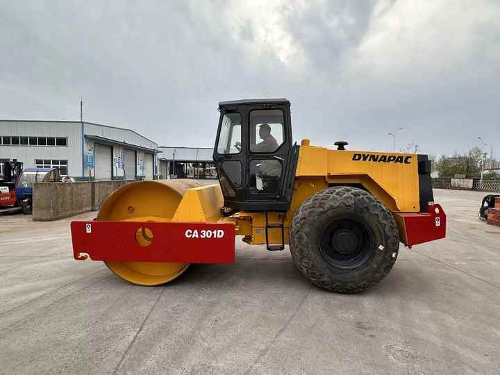 Used Dynapac CA301 Vibratory Roller with Less Working Time and Superior Performance Used Dynapac 251d/301D Roller for Sale - Compactador: foto 2 Used Dynapac CA301 Vibratory Roller with Less Working Time and Superior Performance Used Dynapac 251d/301D Roller for Sale - Compactador: foto 2