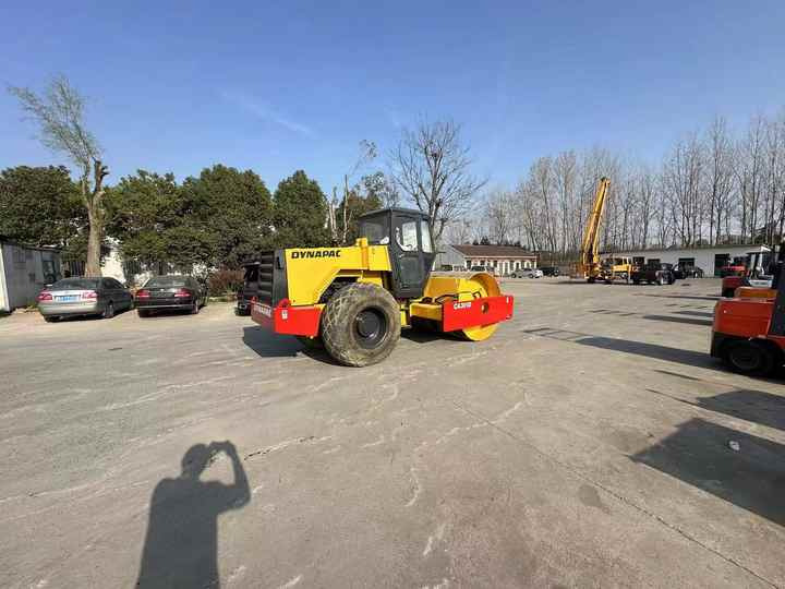 Used Dynapac CA301 Vibratory Roller with Less Working Time and Superior Performance Used Dynapac 251d/301D Roller for Sale - Compactador: foto 5 Used Dynapac CA301 Vibratory Roller with Less Working Time and Superior Performance Used Dynapac 251d/301D Roller for Sale - Compactador: foto 5