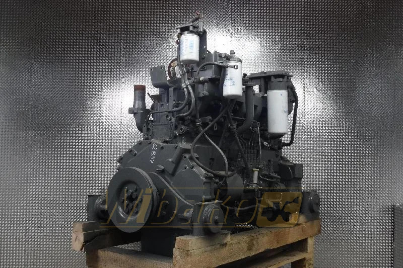 Komatsu S6D125E-2 - Motor para Maquinaria de construcción: foto 5 Komatsu S6D125E-2 - Motor para Maquinaria de construcción: foto 5