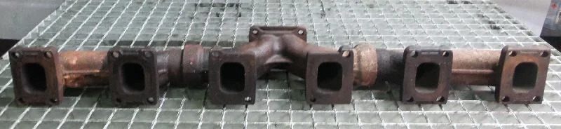 Volvo D12C 20533286 - Colector de escape para Maquinaria de construcción: foto 1 Volvo D12C 20533286 - Colector de escape para Maquinaria de construcción: foto 1