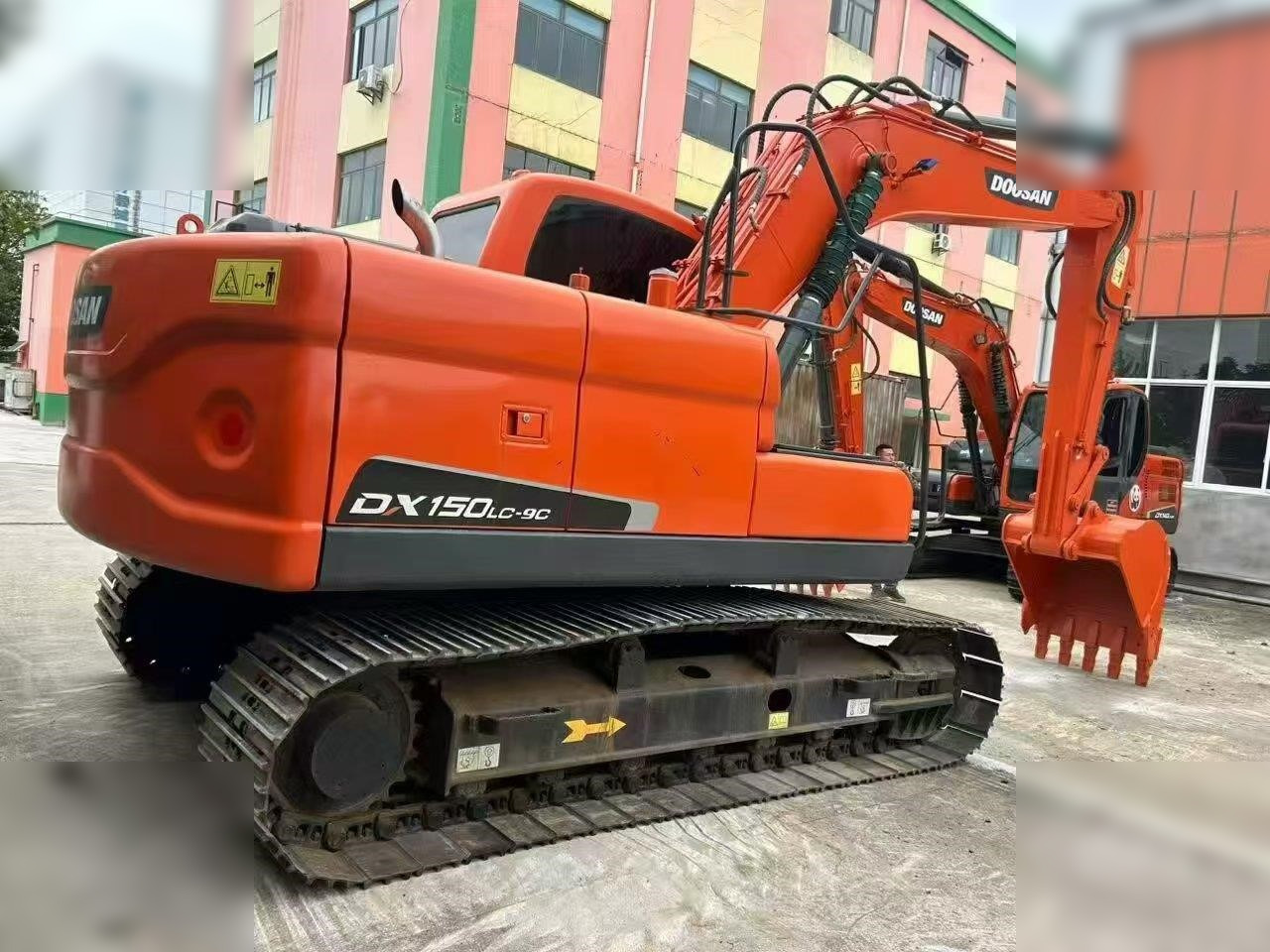 DOOSAN DX150W-9C - Excavadora de cadenas: foto 2 DOOSAN DX150W-9C - Excavadora de cadenas: foto 2