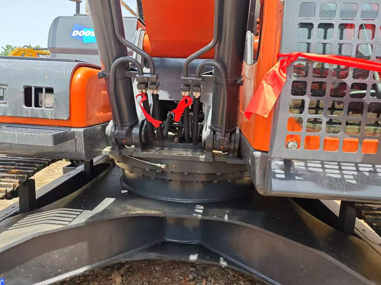 Excavadora de cadenas DOOSAN DX300: foto 8 Excavadora de cadenas DOOSAN DX300: foto 8