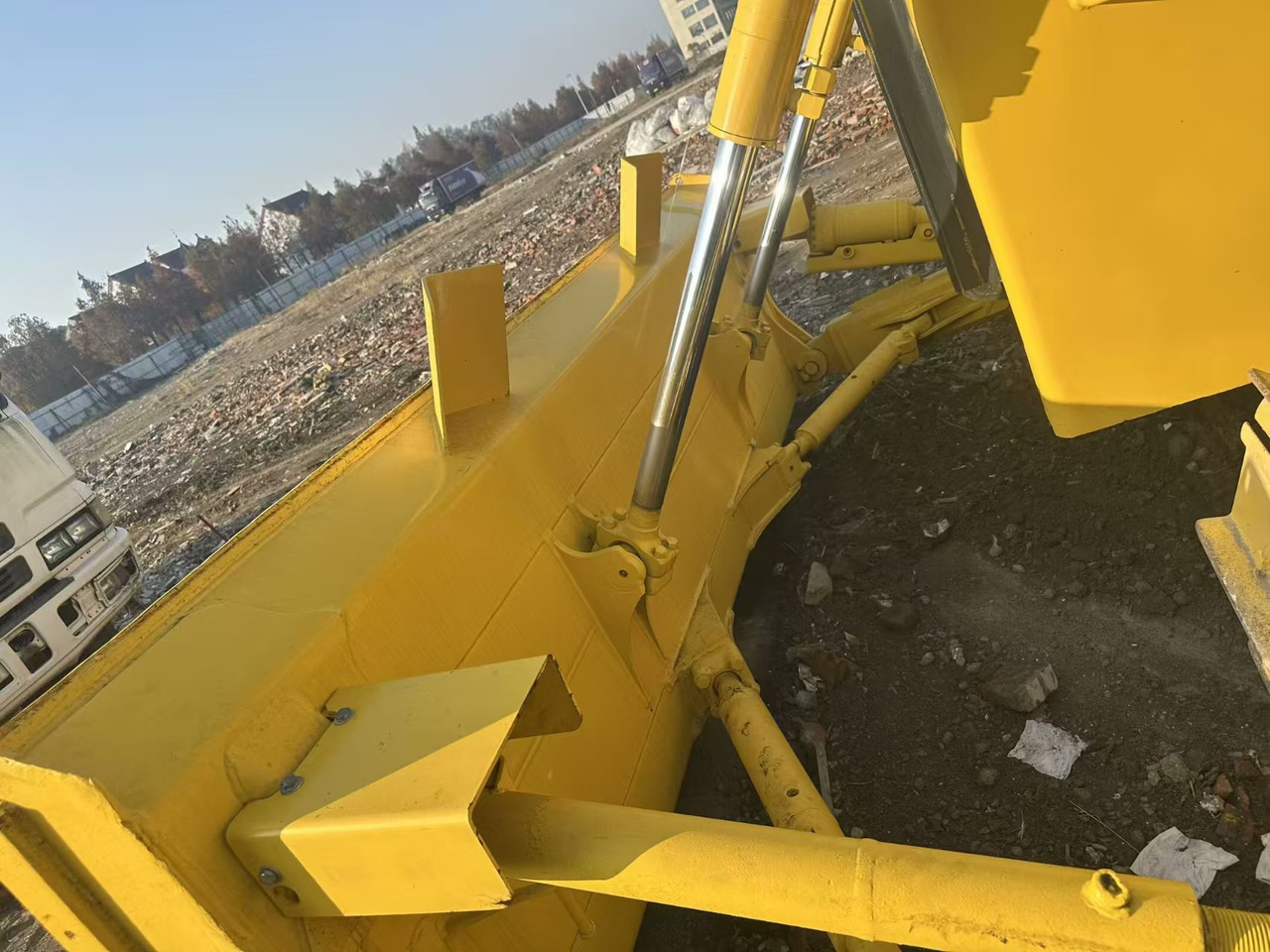 Bulldozer KOMATSU D85E: foto 14