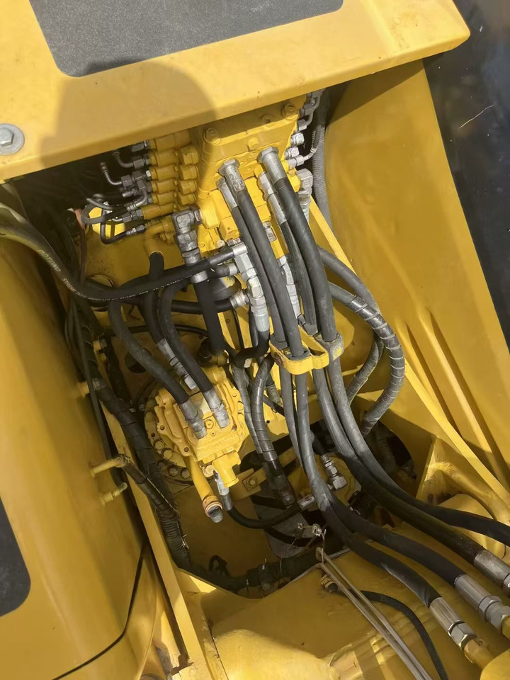 Excavadora de cadenas KOMATSU pc130-7: foto 10