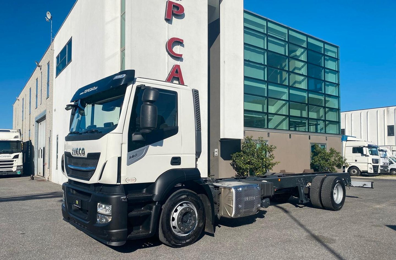 IVECO AD190S36 MOTRICE 2 ASSI TELAIO 2017 - Camión chasis: foto 1 IVECO AD190S36 MOTRICE 2 ASSI TELAIO 2017 - Camión chasis: foto 1