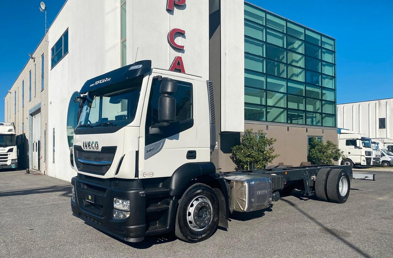 IVECO AD190S36 MOTRICE 2 ASSI TELAIO 2017 - Camión chasis: foto 2 IVECO AD190S36 MOTRICE 2 ASSI TELAIO 2017 - Camión chasis: foto 2