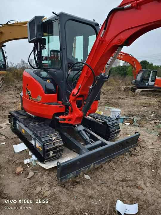 3TONS Good Quality Used Kubota U35 Hydraulic Excavator Used U25 U35 Mini Mxcavator Used Small Digger Kubota U35 - Miniexcavadora: foto 3 3TONS Good Quality Used Kubota U35 Hydraulic Excavator Used U25 U35 Mini Mxcavator Used Small Digger Kubota U35 - Miniexcavadora: foto 3