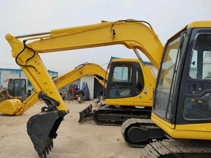 Cheap Used Komatsu PC60-7 Crawler Excavator with High Efficiency Used Heavy Machinery Komatsu P60-7 Digger Cheap for Sale - Excavadora de cadenas: foto 3 Cheap Used Komatsu PC60-7 Crawler Excavator with High Efficiency Used Heavy Machinery Komatsu P60-7 Digger Cheap for Sale - Excavadora de cadenas: foto 3