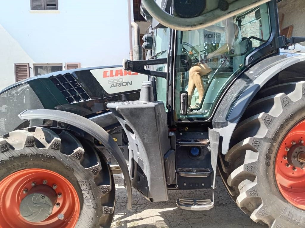 Claas Arion 660 CMATIC - Tractor: foto 4 Claas Arion 660 CMATIC - Tractor: foto 4
