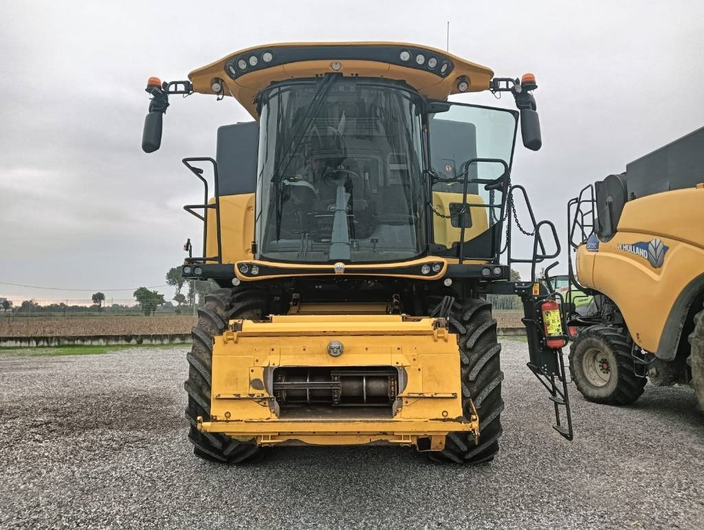 Cosechadora de granos New Holland CR 7.90: foto 18
