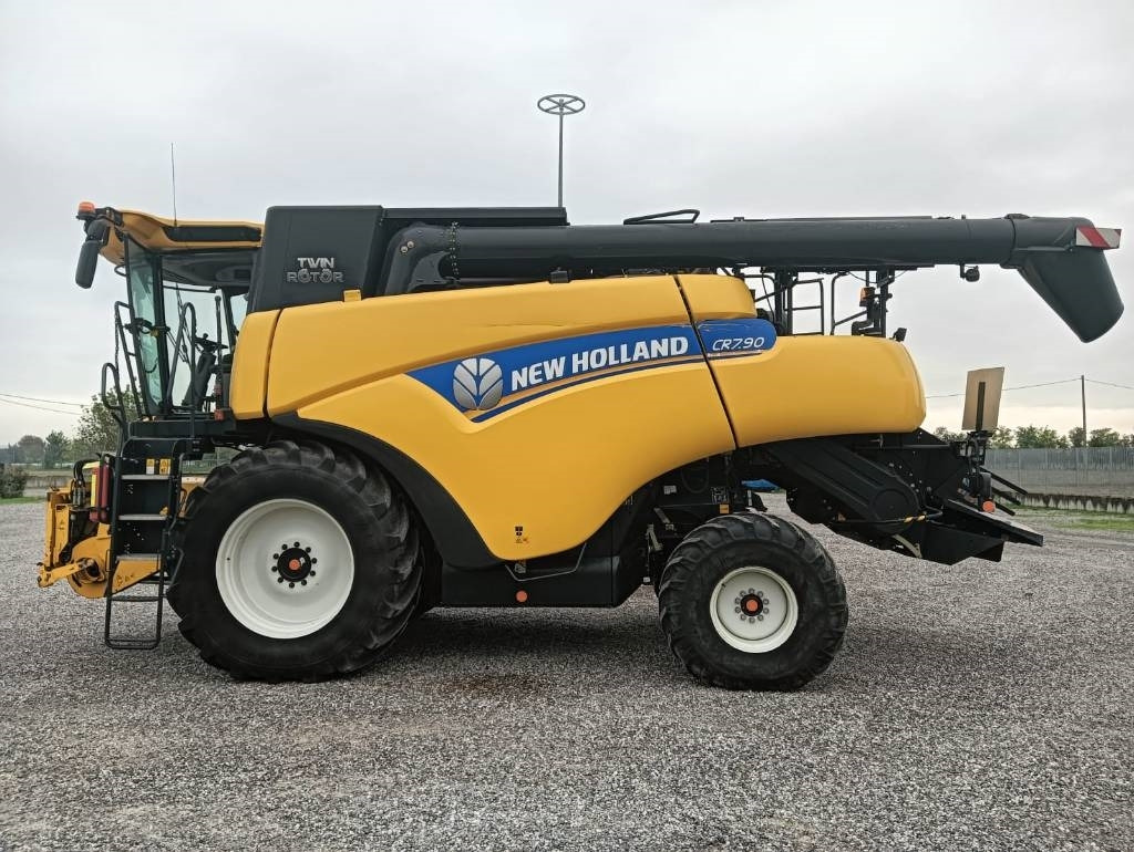 Cosechadora de granos New Holland CR 7.90: foto 27