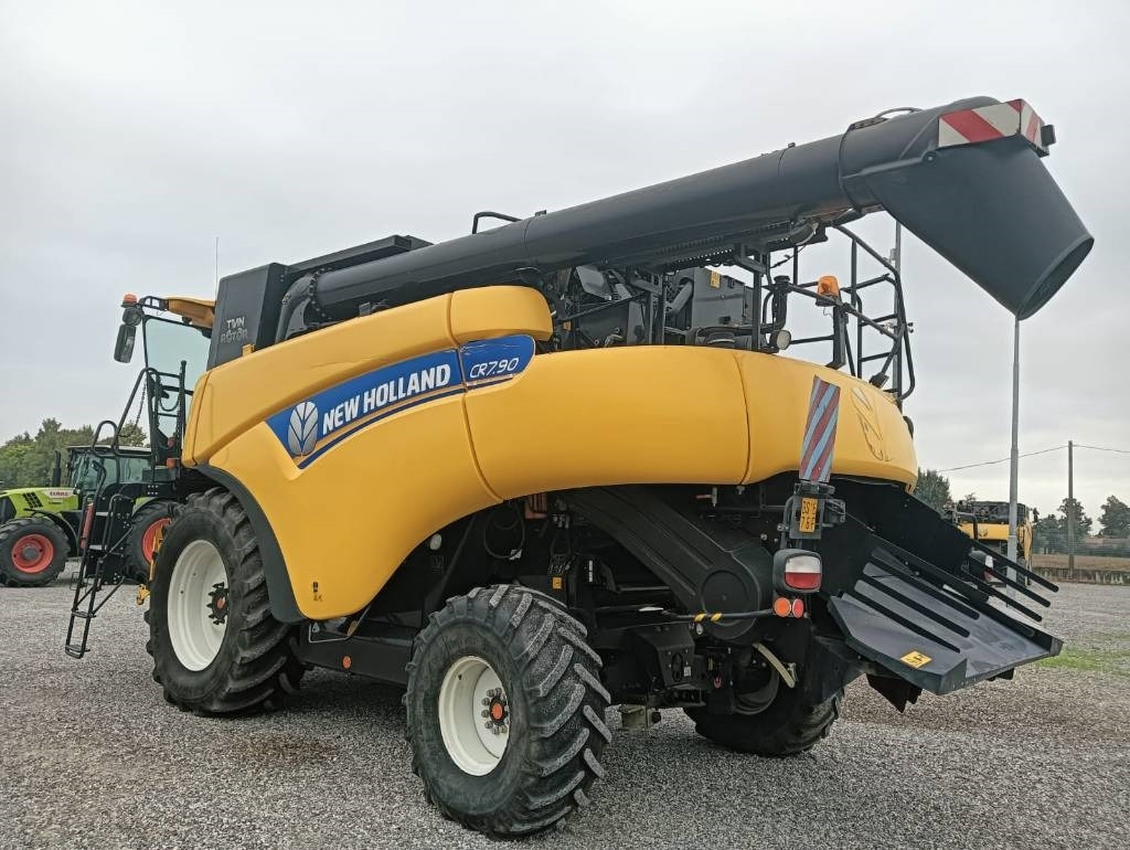 Cosechadora de granos New Holland CR 7.90: foto 26
