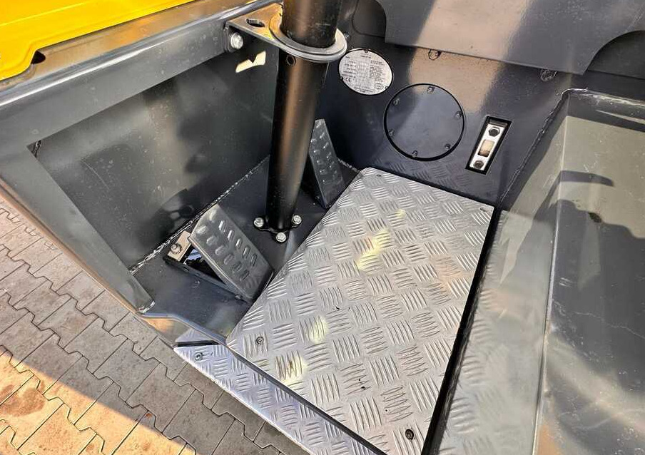 Carretilla de 4 vías Combilift C2500CB - DIESEL - TRIPLEX - 2018 - LIKE NEW: foto 31