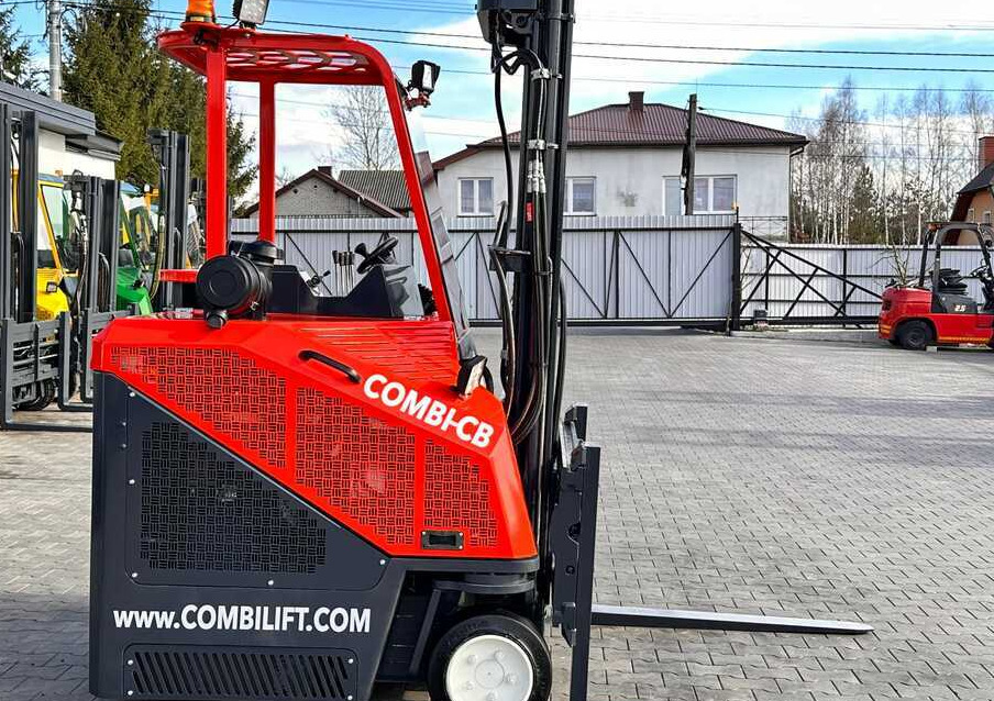 Combilift C3000CB / LPG / TRIPLEX / 5500MM / FREE LIFT / SIDE SHIFT + FORK POSITIONER / LIKE NEW - Carretilla de 4 vías: foto 5 Combilift C3000CB / LPG / TRIPLEX / 5500MM / FREE LIFT / SIDE SHIFT + FORK POSITIONER / LIKE NEW - Carretilla de 4 vías: foto 5
