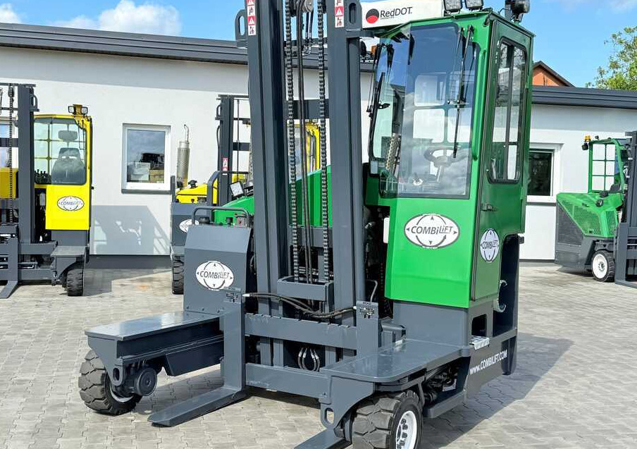 Combilift C3500 / DUPLEX 4100MM / GAS / EXTENDABLE FORKS / CABIN / HEATING + AIR CONDITIONING / LIKE NEW - Carretilla de 4 vías: foto 2 Combilift C3500 / DUPLEX 4100MM / GAS / EXTENDABLE FORKS / CABIN / HEATING + AIR CONDITIONING / LIKE NEW - Carretilla de 4 vías: foto 2