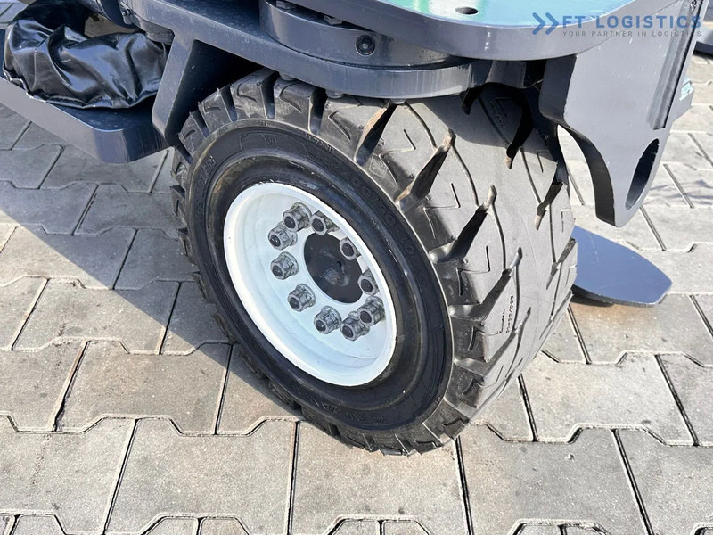 Combilift C4000 / TRIPLEX / 4900MM / LPG / FREE LIFT / FORK SHIFT / LIKE NEW C4000 / TRIPLEX / 4900MM / LPG / FREE LIFT / FORK SHIFT / LIK - Carretilla de 4 vías: foto 5 Combilift C4000 / TRIPLEX / 4900MM / LPG / FREE LIFT / FORK SHIFT / LIKE NEW C4000 / TRIPLEX / 4900MM / LPG / FREE LIFT / FORK SHIFT / LIK - Carretilla de 4 vías: foto 5