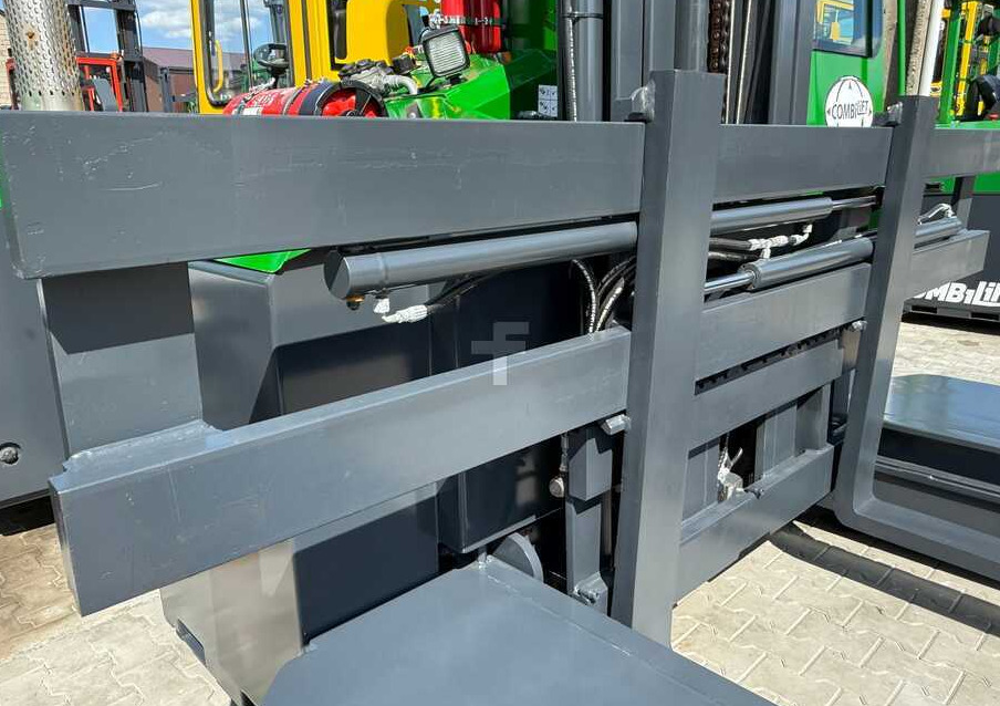 Combilift C5000E / ELECTRIC / TRIPLEX 8300MM / FULL FREE LIFT / WIDE POSITIONER / FORK SIDESHIFT / BATTERY LIKE NEW - Carretilla de 4 vías: foto 5 Combilift C5000E / ELECTRIC / TRIPLEX 8300MM / FULL FREE LIFT / WIDE POSITIONER / FORK SIDESHIFT / BATTERY LIKE NEW - Carretilla de 4 vías: foto 5