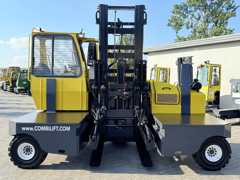Combilift C6000SR / DUPLEX / 4200MM / LOAD CLAMP ON FORKS / FREE LIFT / DIESEL / POSITIONER / NEW TIRES / LIKE NEW / Wide range of four-wa - Carretilla de 4 vías: foto 3 Combilift C6000SR / DUPLEX / 4200MM / LOAD CLAMP ON FORKS / FREE LIFT / DIESEL / POSITIONER / NEW TIRES / LIKE NEW / Wide range of four-wa - Carretilla de 4 vías: foto 3