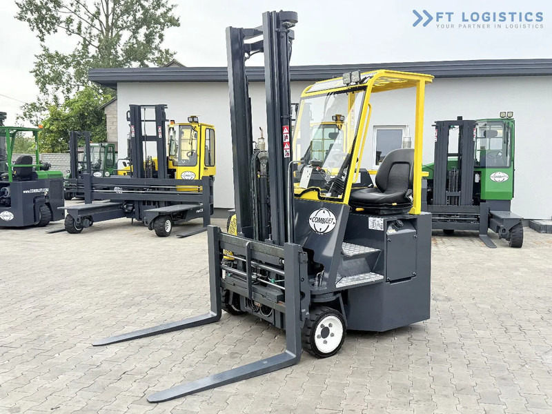 Combilift CB2500 / DUPLEX / 4100MM / DIESEL / FREE LIFT / FORK POSITIONER / SIDE SHIFT / LIKE NEW / Wide range of four-way and side loader - Carretilla de 4 vías: foto 1 Combilift CB2500 / DUPLEX / 4100MM / DIESEL / FREE LIFT / FORK POSITIONER / SIDE SHIFT / LIKE NEW / Wide range of four-way and side loader - Carretilla de 4 vías: foto 1