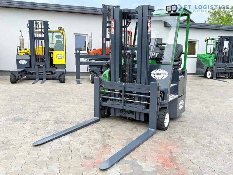 Combilift CB3000 / DIESEL / TRIPLEX 4900MM / FULL FREE LIFT / SIDE SHIFT / FORK POSITIONER / 1500MM FORKS / LIKE NEW CB3000 / DIESEL / TRI - Carretilla de 4 vías: foto 4 Combilift CB3000 / DIESEL / TRIPLEX 4900MM / FULL FREE LIFT / SIDE SHIFT / FORK POSITIONER / 1500MM FORKS / LIKE NEW CB3000 / DIESEL / TRI - Carretilla de 4 vías: foto 4