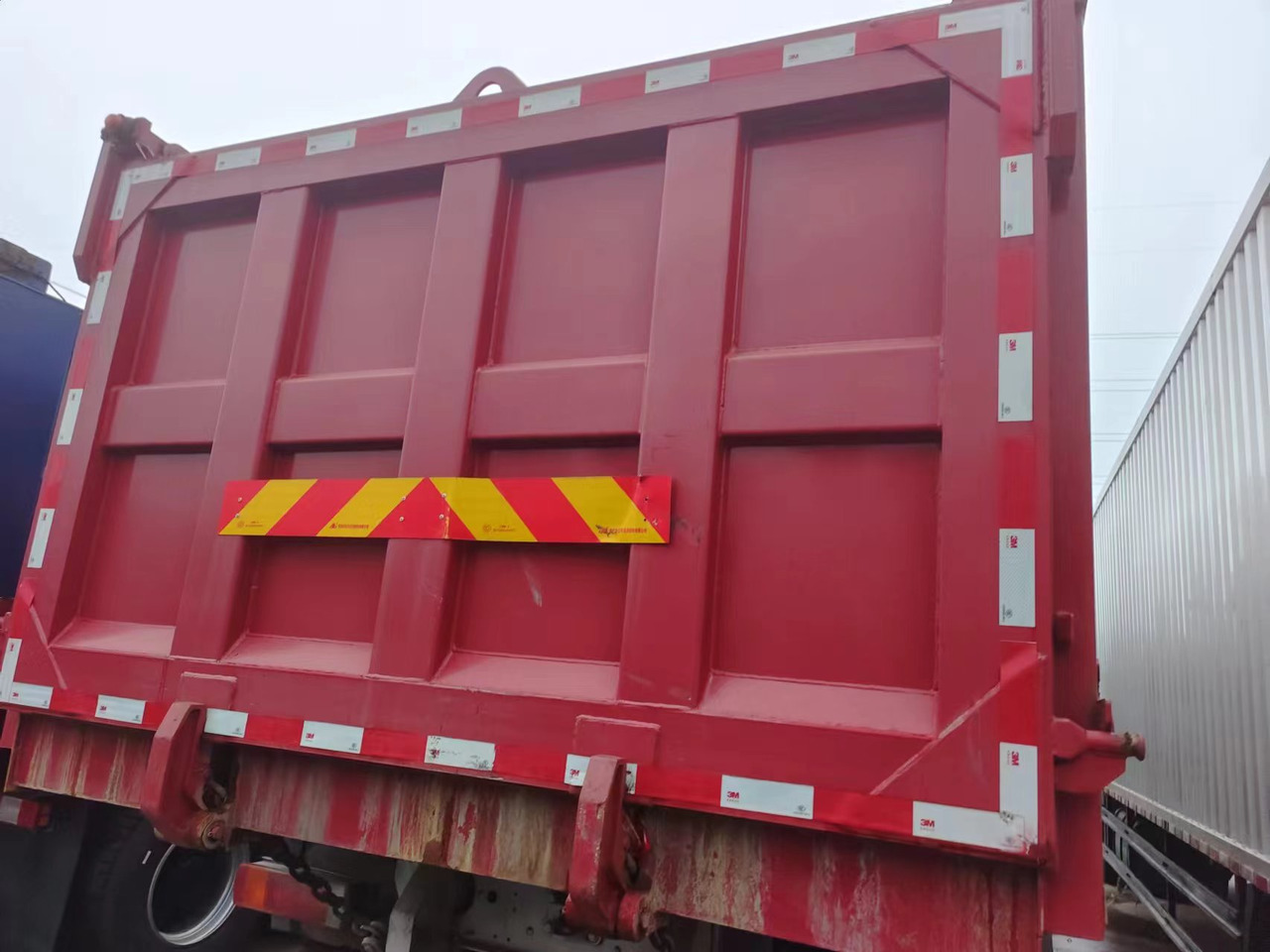 Auman Auman 6*4 dump truck - Camión volquete: foto 3 Auman Auman 6*4 dump truck - Camión volquete: foto 3