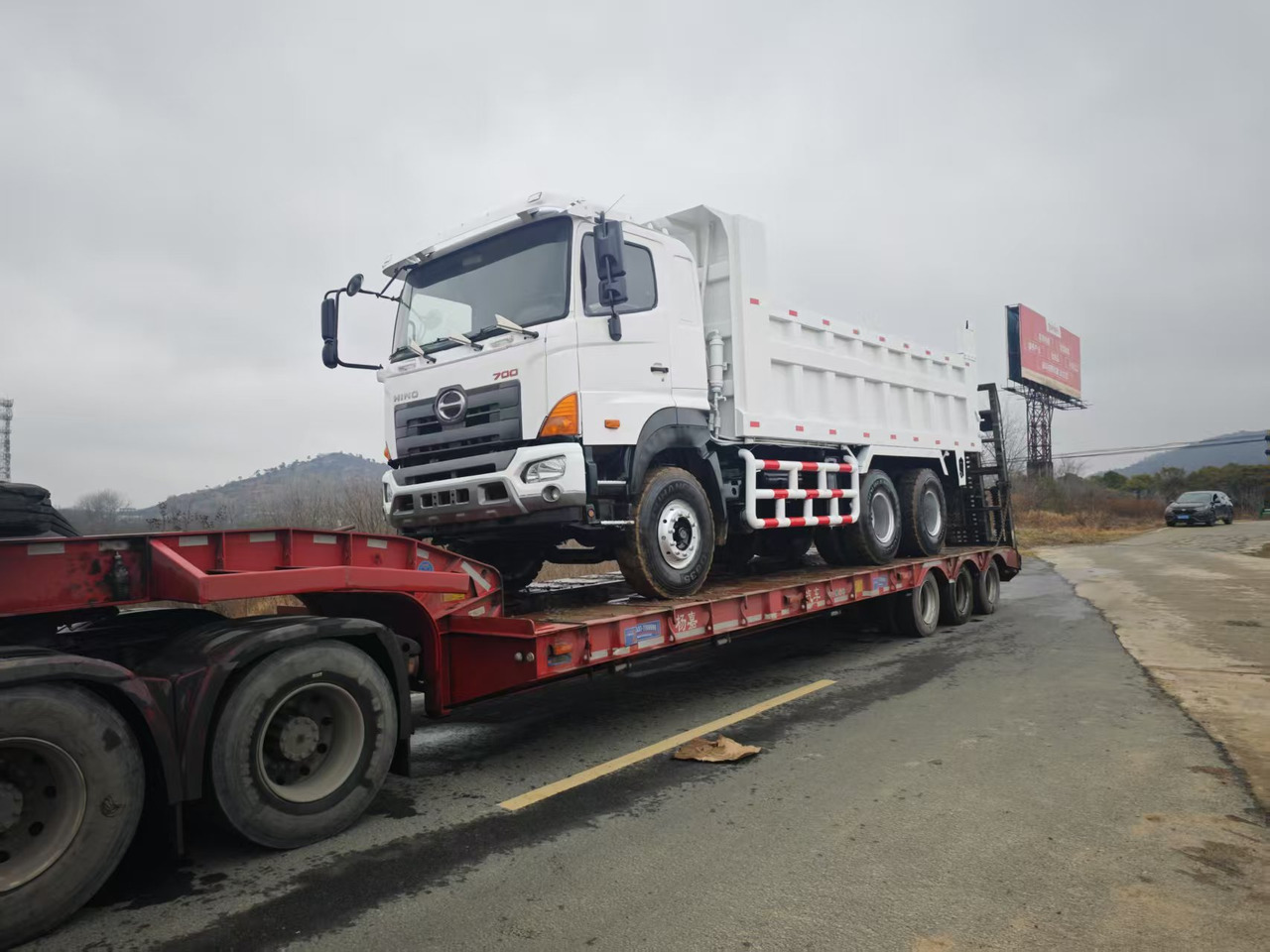 HINO HINO 700 - Camión volquete: foto 2 HINO HINO 700 - Camión volquete: foto 2