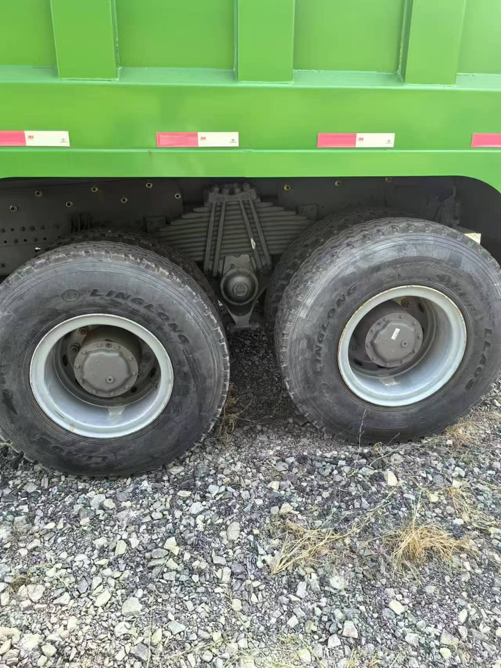 HOWO HOWO 6*6  dump truck - Camión volquete: foto 5 HOWO HOWO 6*6  dump truck - Camión volquete: foto 5