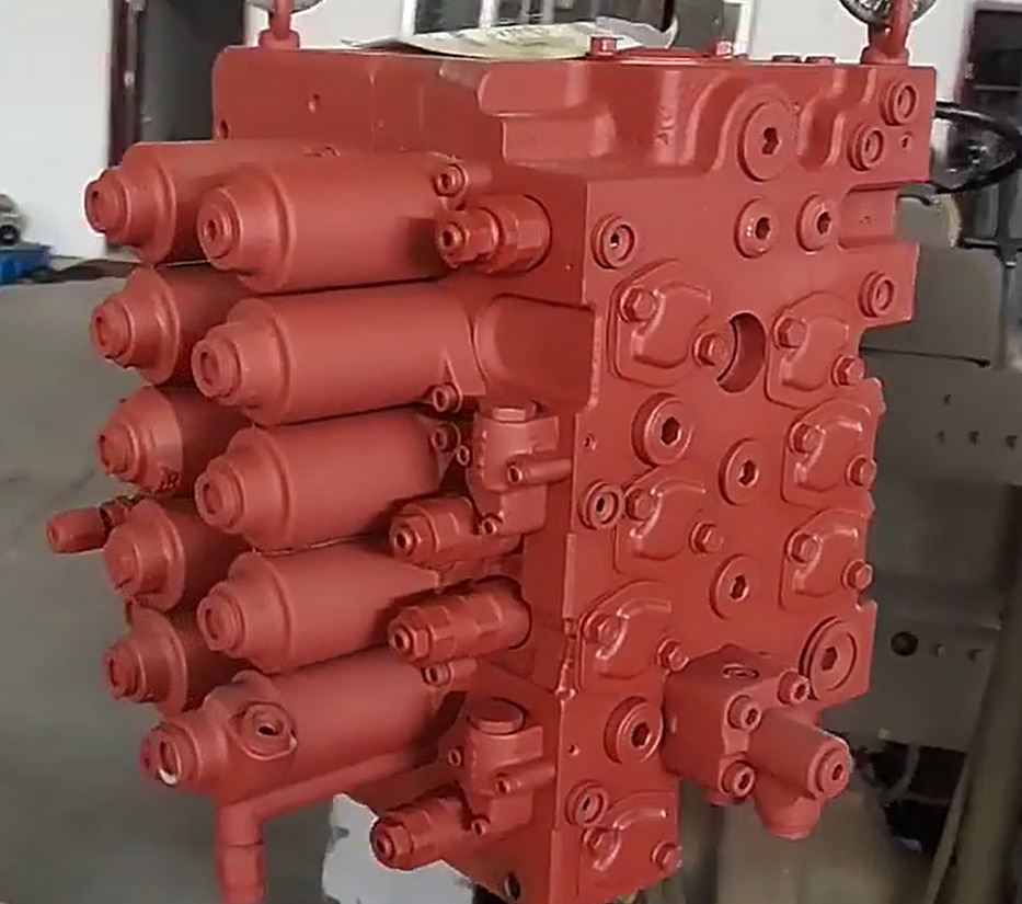 HYUNDAI R210-7 31Q6-16113 31Q6-16111 - Válvula hidráulica para Excavadora: foto 1 HYUNDAI R210-7 31Q6-16113 31Q6-16111 - Válvula hidráulica para Excavadora: foto 1