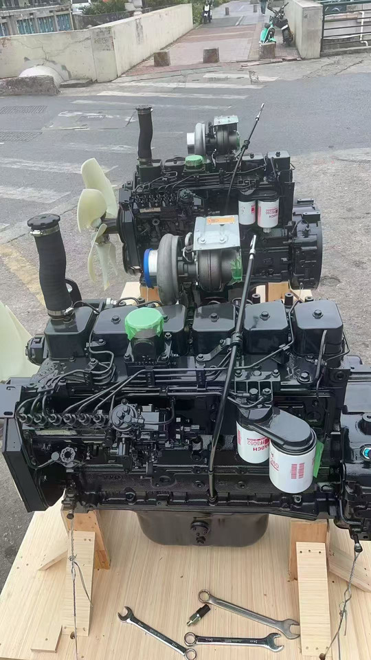 KOMATSU 6D102E - Motor para Cargadora: foto 2 KOMATSU 6D102E - Motor para Cargadora: foto 2