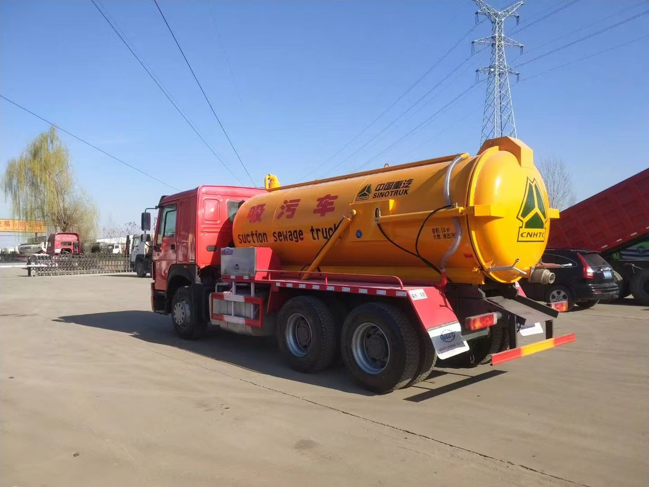 SINOTRUK SINOTRUK  336  suction sewage truck - Camión portacontenedore/ Intercambiable: foto 4 SINOTRUK SINOTRUK  336  suction sewage truck - Camión portacontenedore/ Intercambiable: foto 4