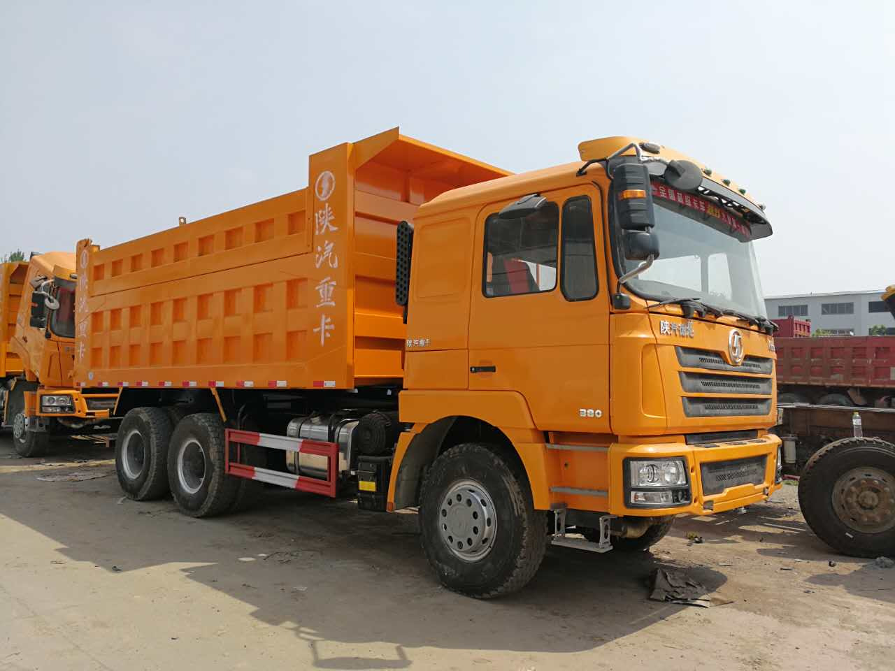 Shacman Shacman 380 6*4 dump truck - Camión volquete: foto 1 Shacman Shacman 380 6*4 dump truck - Camión volquete: foto 1