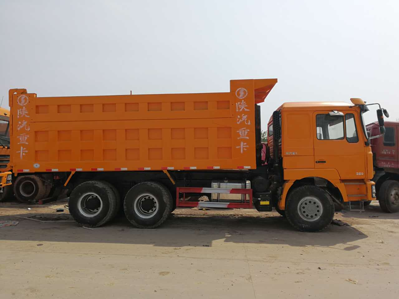 Shacman Shacman 380 6*4 dump truck - Camión volquete: foto 2 Shacman Shacman 380 6*4 dump truck - Camión volquete: foto 2