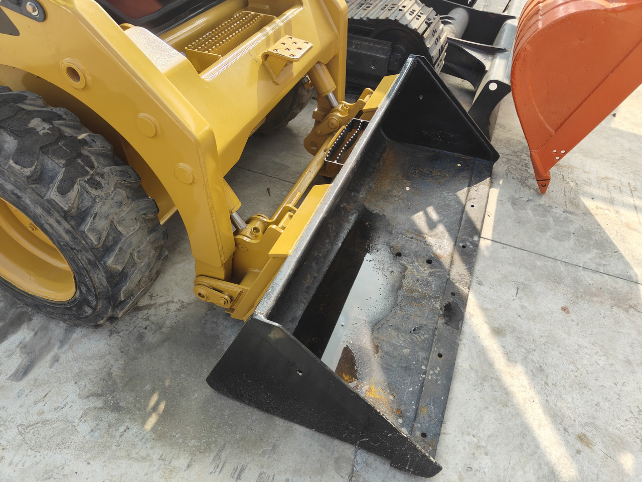 CATERPILLAR Used skid-steer CAT246D - Minicargadora: foto 4 CATERPILLAR Used skid-steer CAT246D - Minicargadora: foto 4
